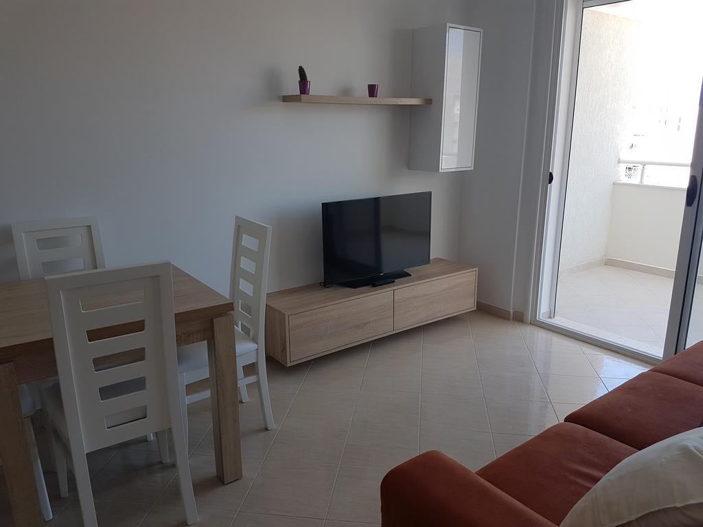 Flori Beach Apartment Radhime Exterior photo