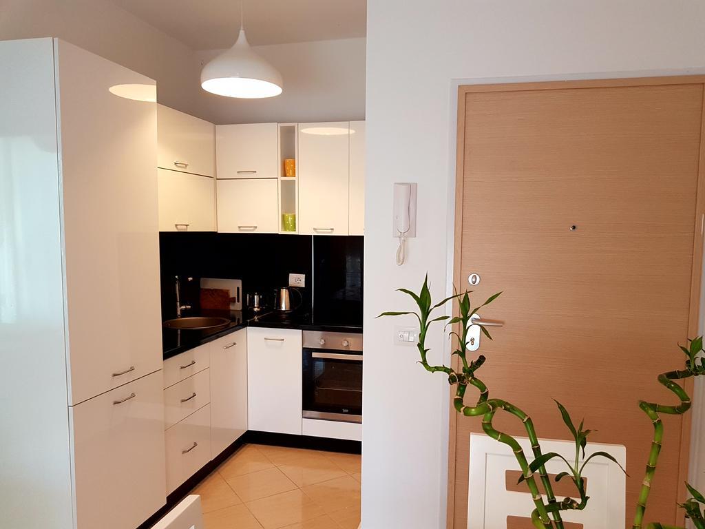 Flori Beach Apartment Radhime Exterior photo