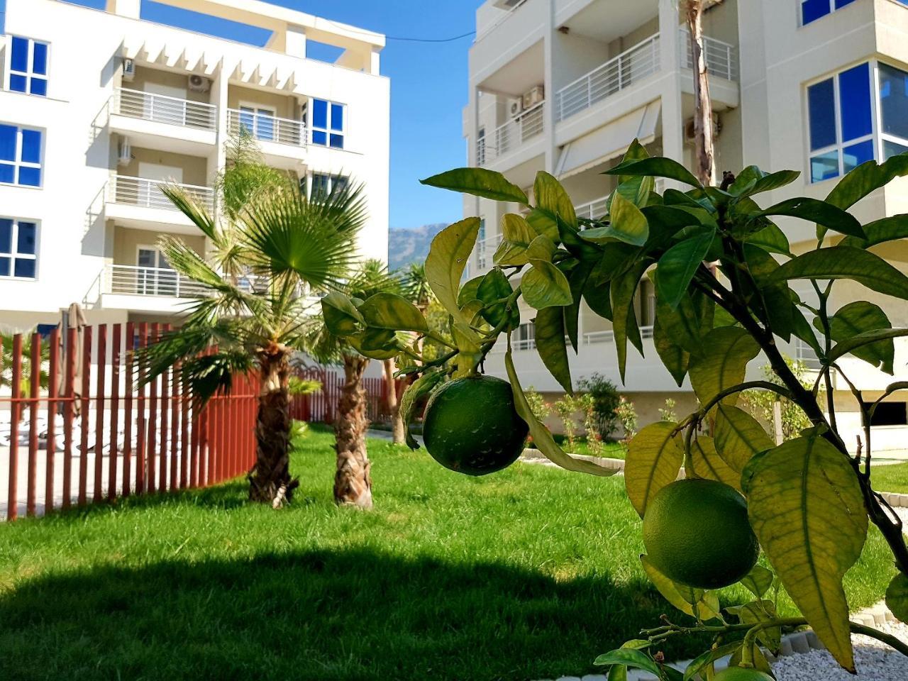 Flori Beach Apartment Radhime Exterior photo